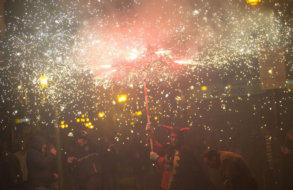 Magdalena 2017: La "Enfarolà" ilumina la noche de Castelló