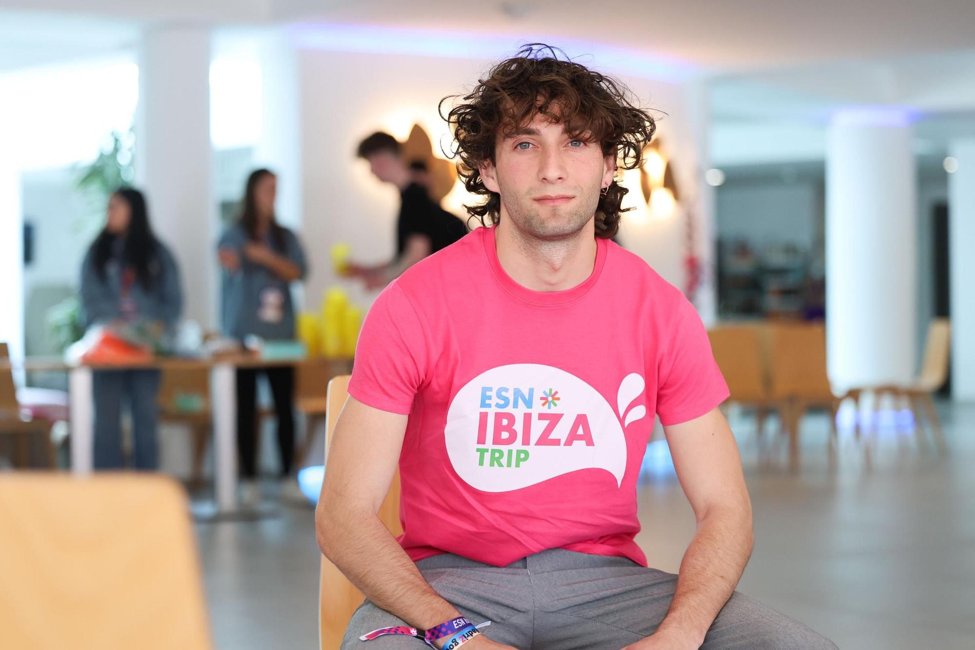 Visita de 2.000 Erasmus a Ibiza: "Me encanta la vibra del lugar"