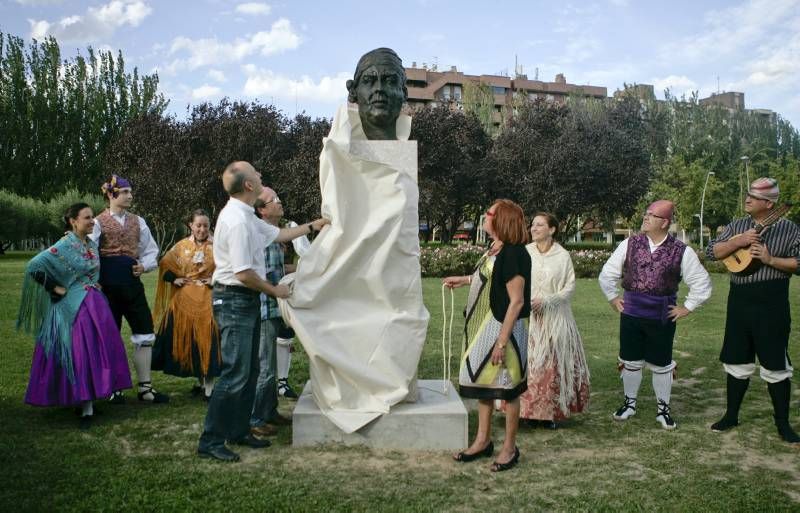 Inauguración de la escultura al jotero Mariano Arregui