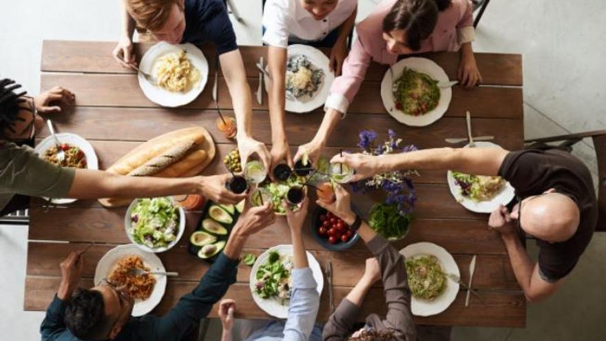 Las reuniones en la Comunidad Valenciana están limitadas a dos personas de distinto núcleo de convivencia en el espacio público 