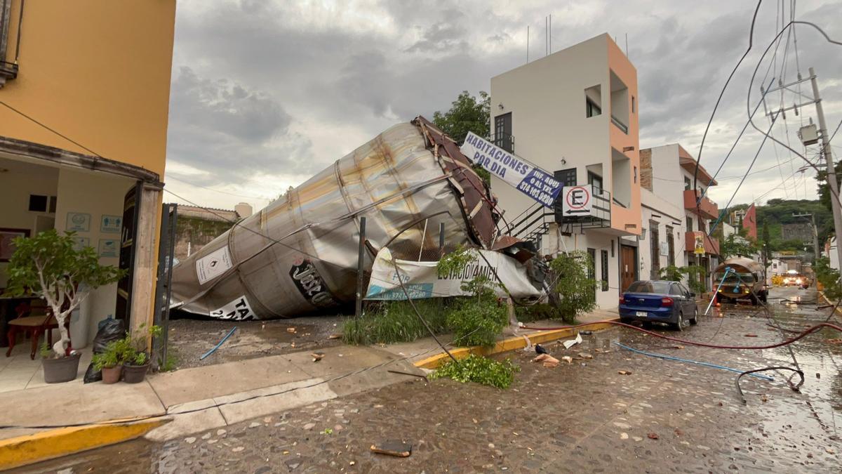 Daños provocados por la explosión de una fábrica de tequila en México.