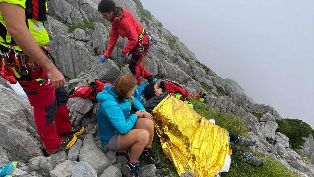 RESCATE PICOS DE EUROPA | Complicado rescate entre la niebla: una ...