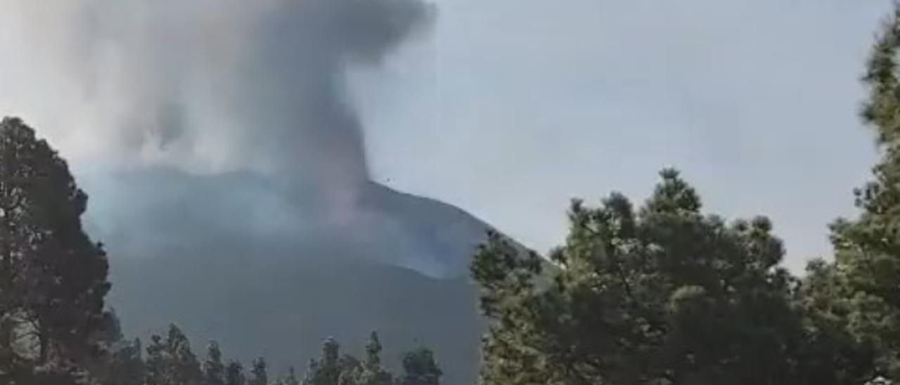 Erupción del volcán de La Palma desde Tacande