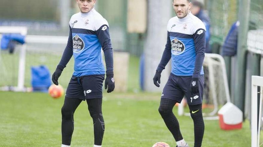 Jonathan, ayer, junto a Lucas en el entrenamiento.