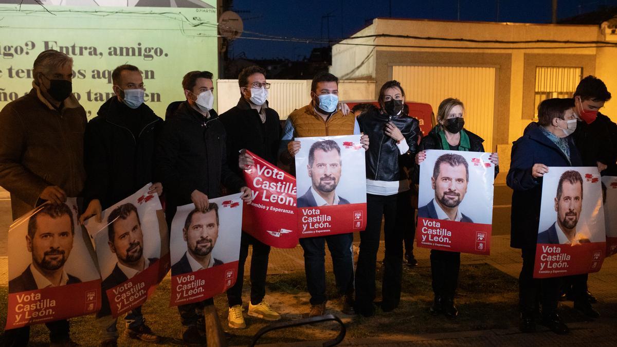 PEGADA DE CARTELES PSOE. ELECCIONES AUTONOMICAS CASTILLA Y LEON