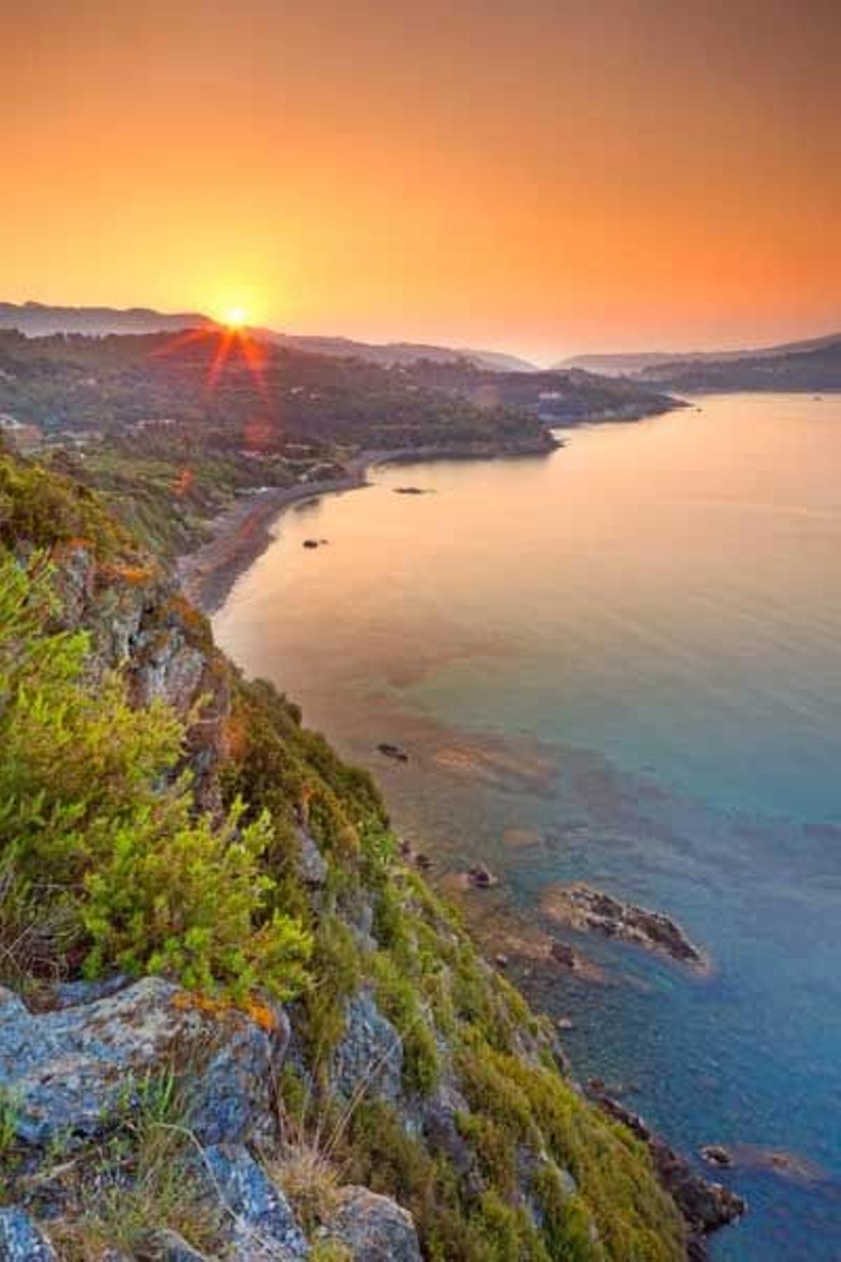 Vista sobre la isla de Elba, en el Parque Nacional del Archipiélago Toscano, Italia.