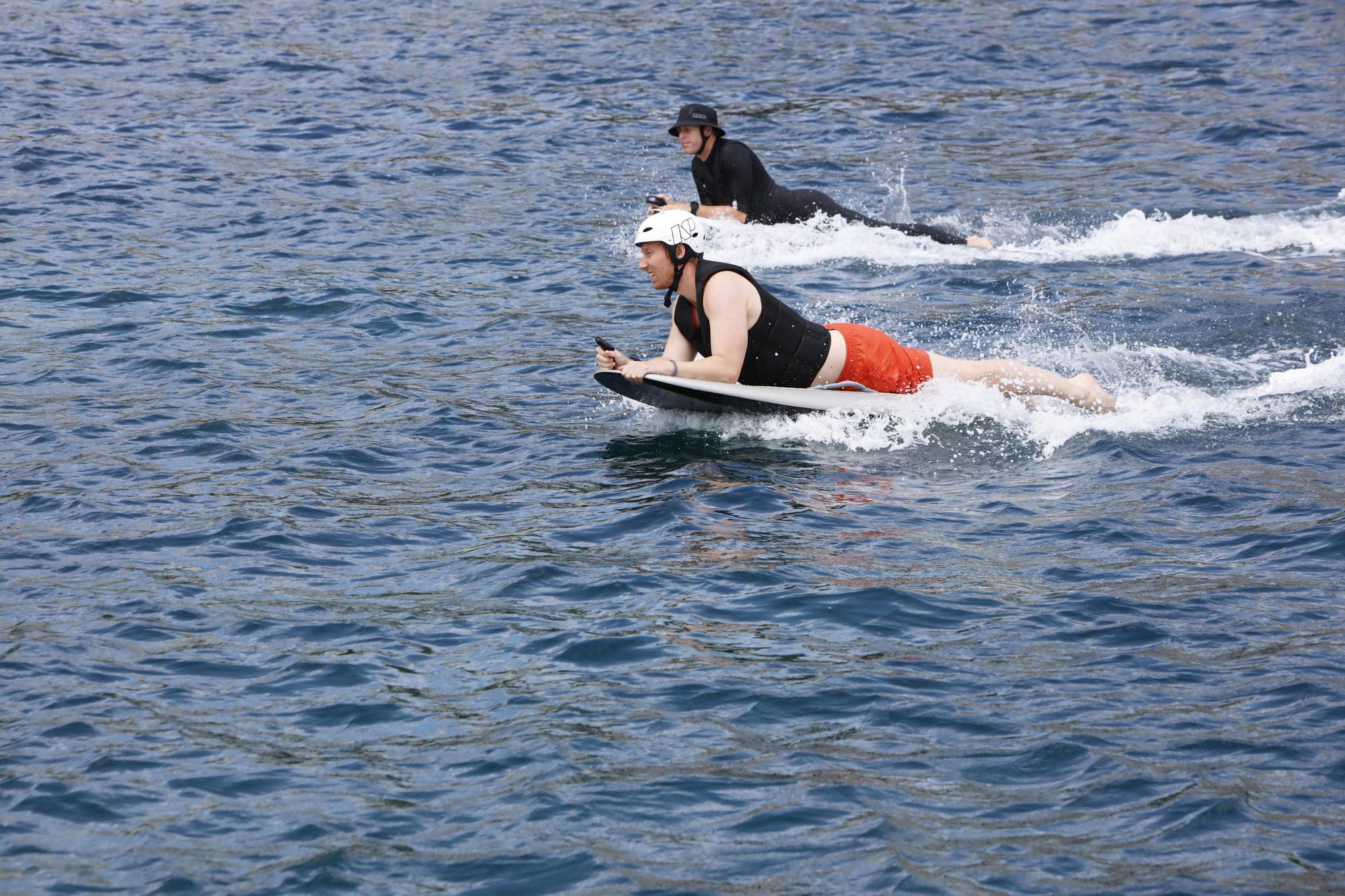 Mit dem E-Boot und dem elektrischen Surfbrett vor Mallorca unterwegs