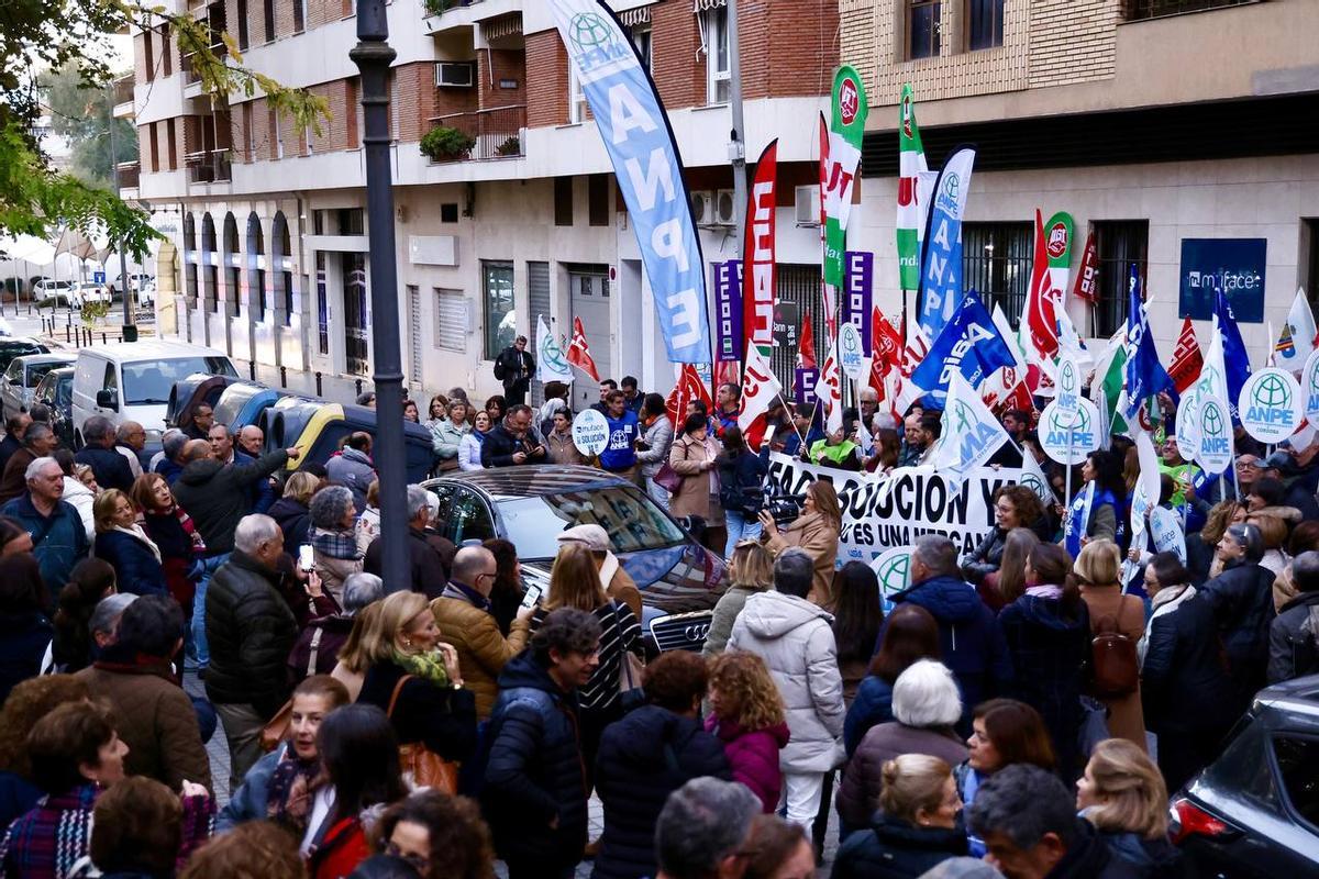 Concentración de los sindicatos en Córdoba por la crisis de Muface