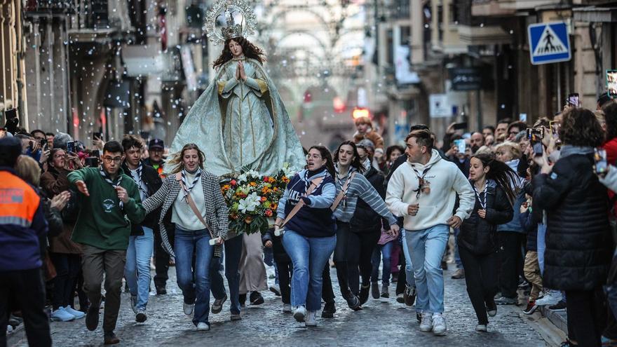 La procesión de Els Xiulitets cierra la Semana Santa de Alcoy