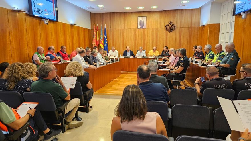 SOS: se rompe la mota del río a la entrada de Orihuela
