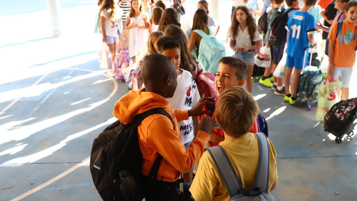 Varios niños en un colegio de Córdoba.