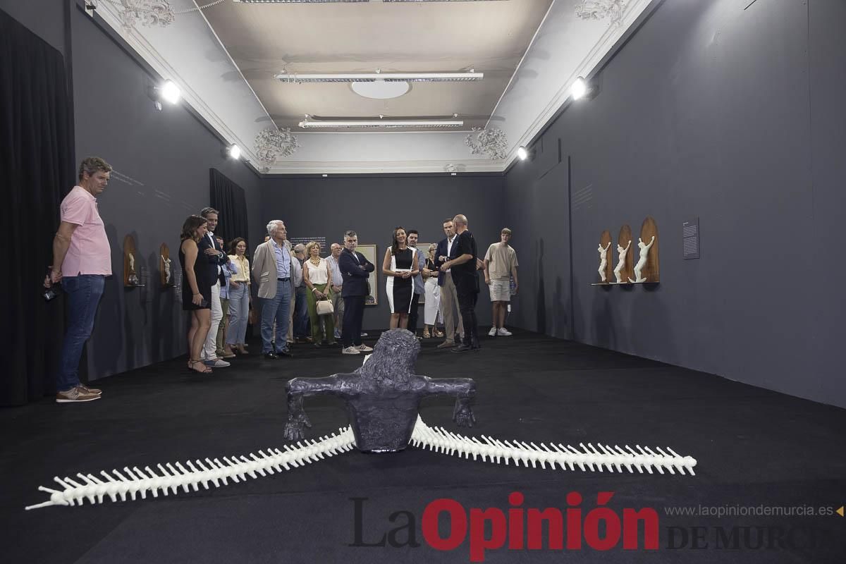 Así es la exposición 'Los Asomados' de Lidó Rico, que llega a Caravaca en su Año Jubilar