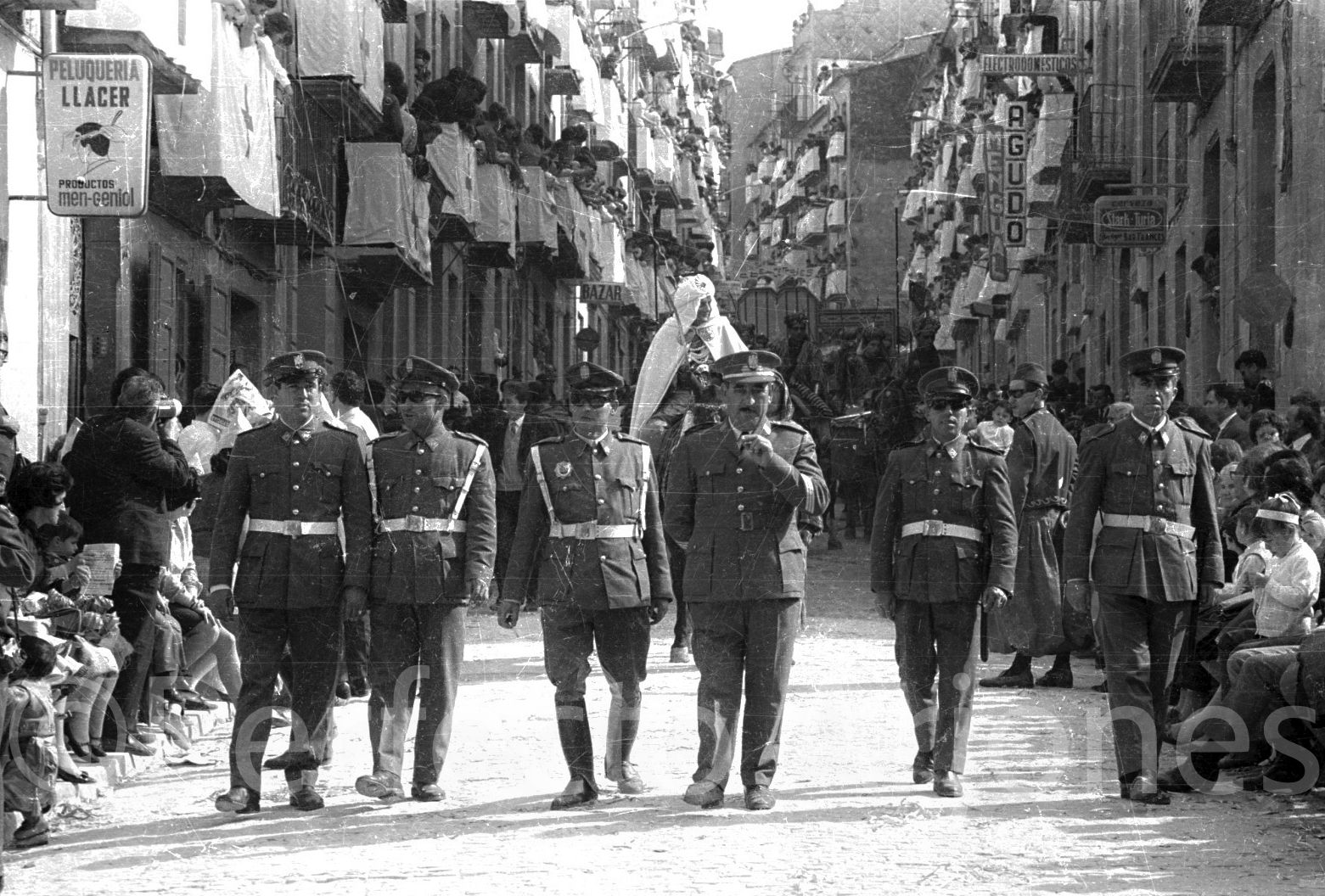 El otro punto de vista de Perfecto Arjones en las fiestas de los Moros y Cristianos de Alcoy en los años 60 y 70.