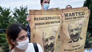 zentauroepp54539329 people holding placards with an image of belarus  president 200818172323