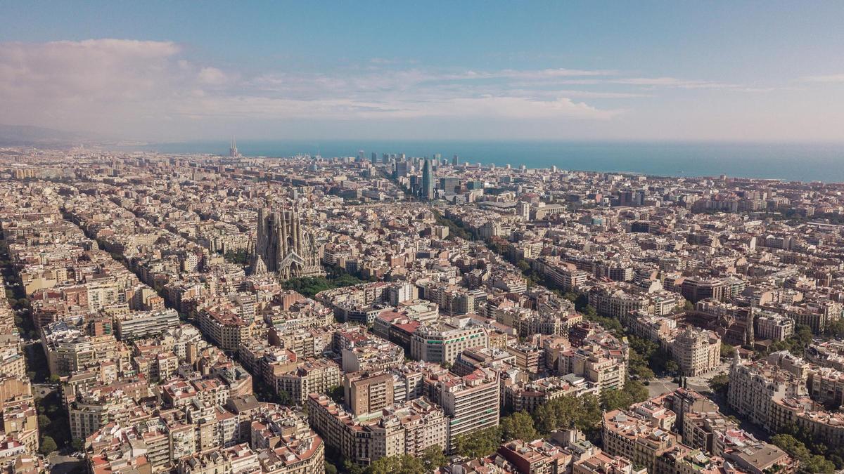 Barcelona, capital de Catalunya, en un soleado día.