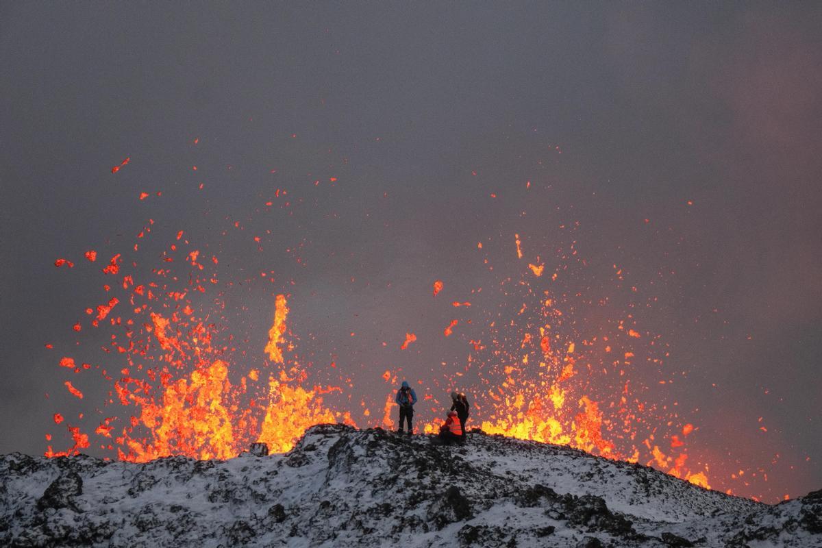Se reduce la emisión de lava del volcán de Grindavik pero los vulcanólogos piden prudencia