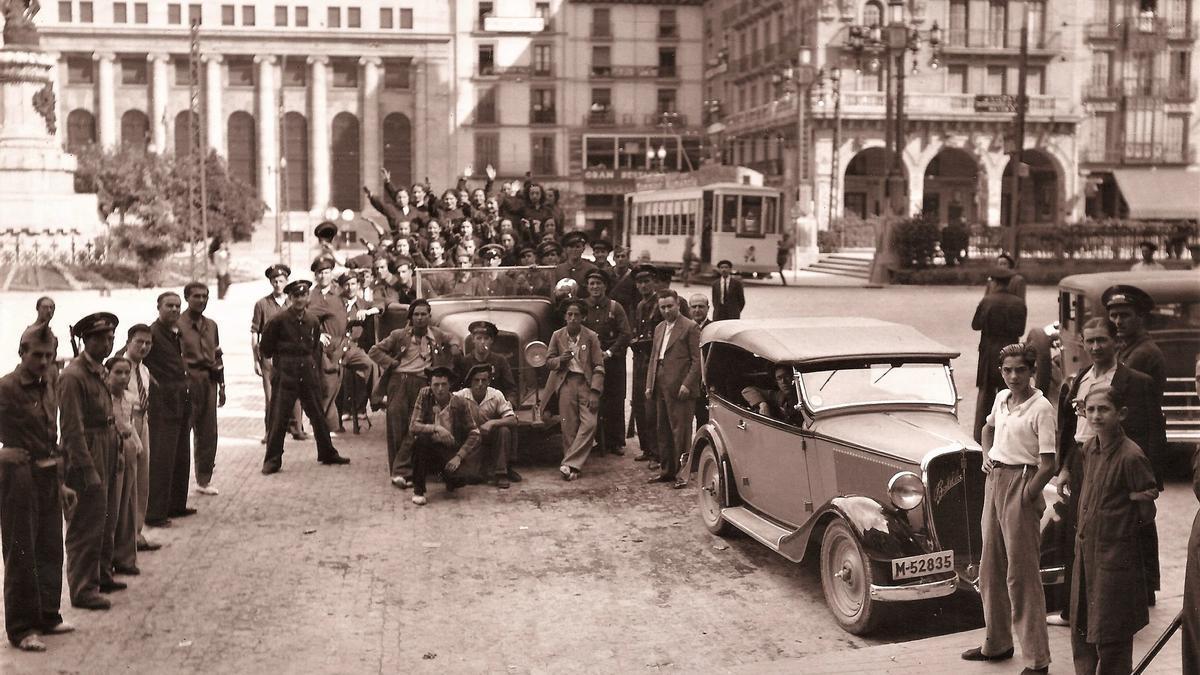 Celebración del 18 de julio de 1936 en Zaragoza.