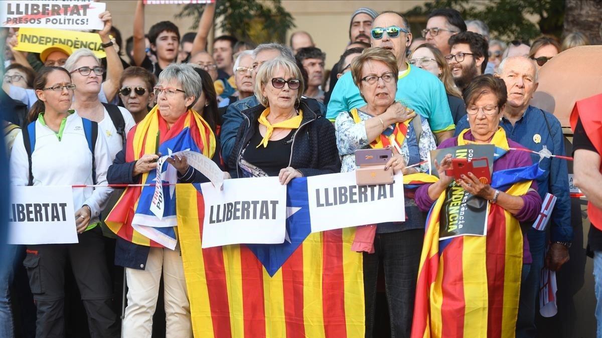 zentauroepp50593598 barcelona  26 10 2019  pol tica  manifestaci n contra la sen191026190952