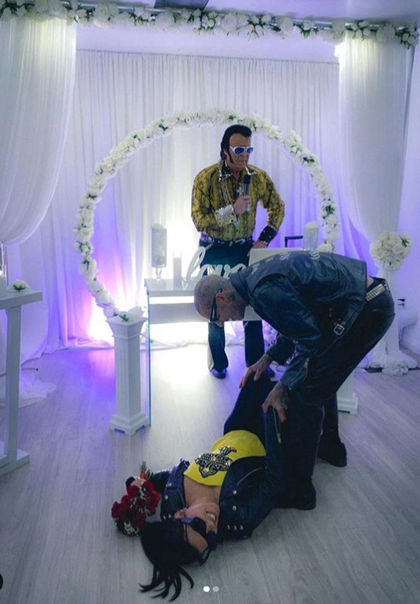 Kourtney Kardashian y Travis Barker en su boda en Las Vegas