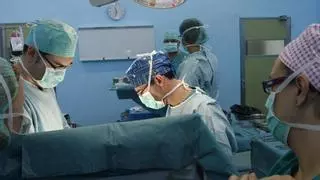 Juanma Moreno anuncia una reducción de las listas de espera quirúrgica en un 60%