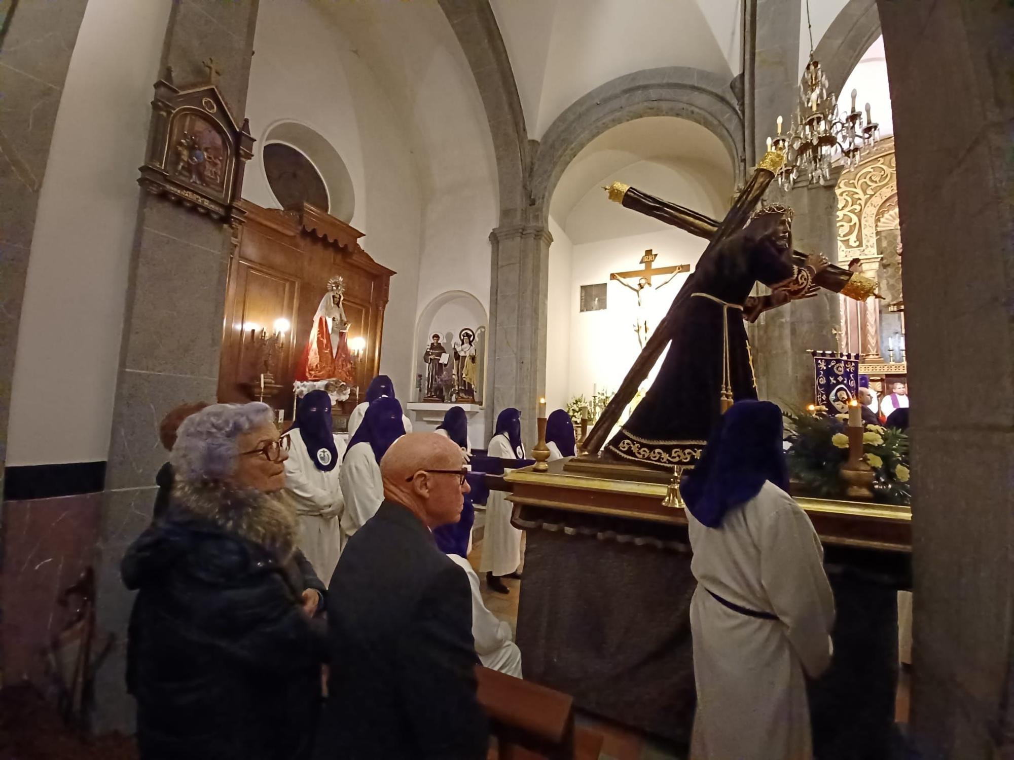 Semana Santa en Grado: el vía crucis, a cubierto