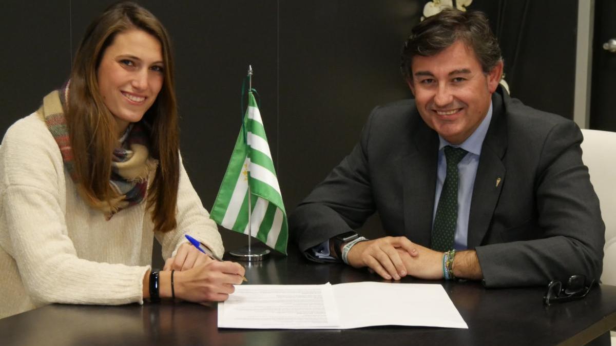 El Córdoba Femenino se refuerza con la defensa María Flores