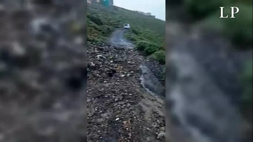 Desprendimientos en Ladera Alta bloquean a sus vecinos