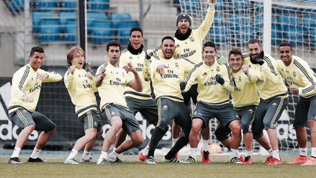 Los jugadores posaron tras el entrenamiento