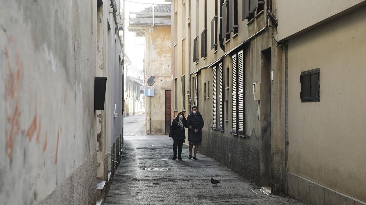 zentauroepp52424771 two women wear masks as they walk in a street in codogno  ne200222185104