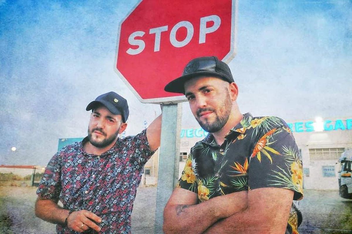 Los Rumba Brothers animan la tarde del sábado 23 en la Feria del Caballo de Albalá.