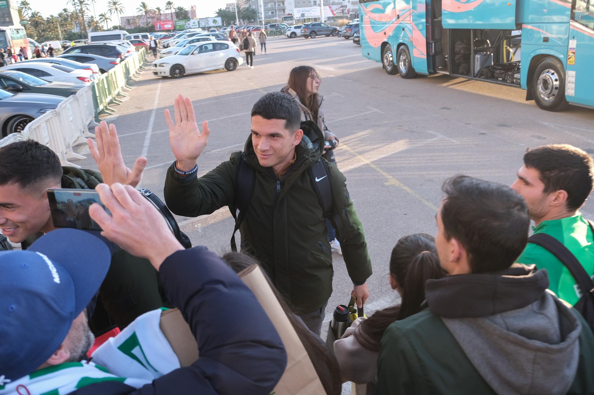 Así ha despedido la afición del Elche CF a la plantilla en su partida hacia Sevilla