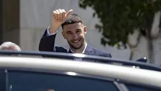 El portero Joan Garcia llega a las oficinas del Barça para firmar con el club