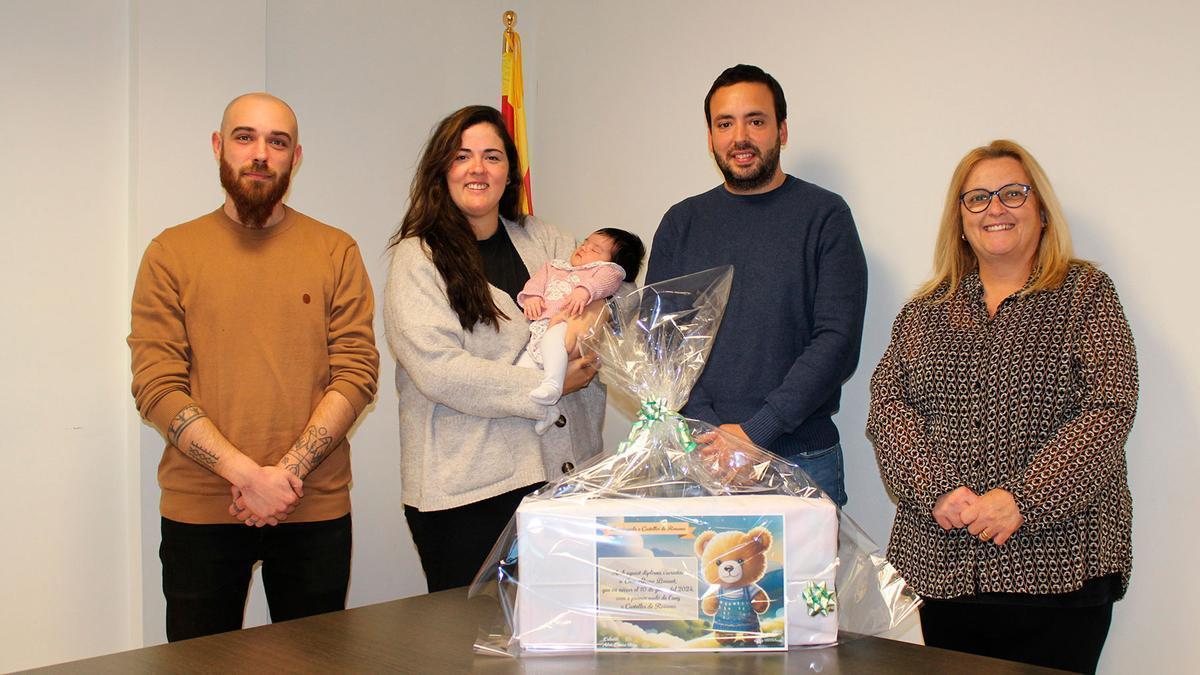 L’Ajuntament de Castellví de Rosanes fa la tradicional recepció oficial al primer nadó del 2024