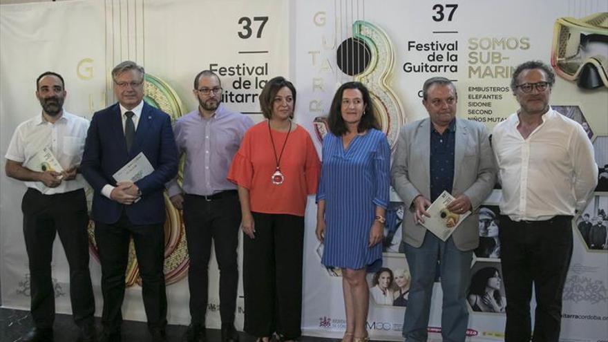 La alcaldesa destaca la fusión de «Córdoba, julio y la guitarra»