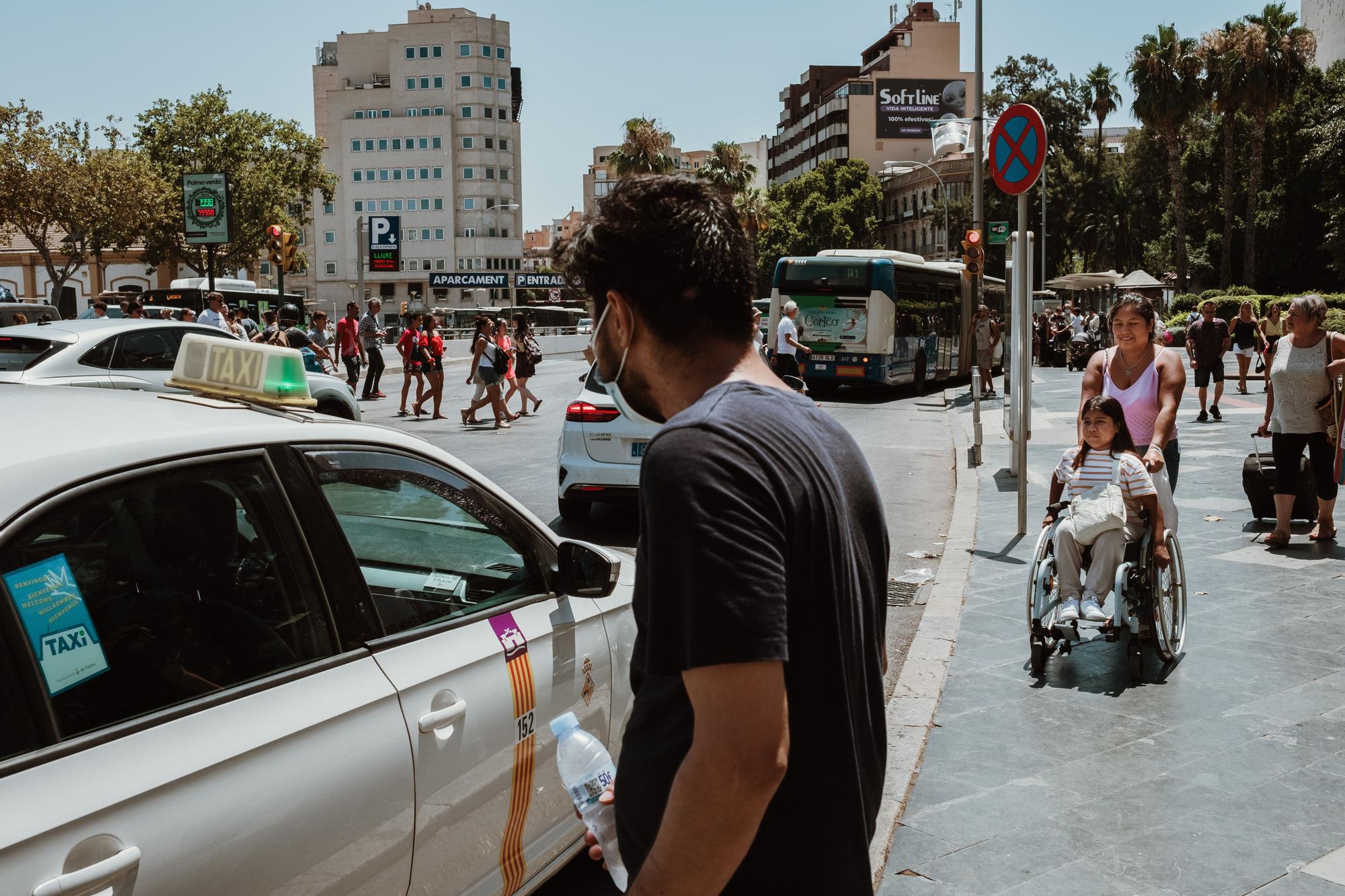 Coger un taxi en pleno verano, misión imposible