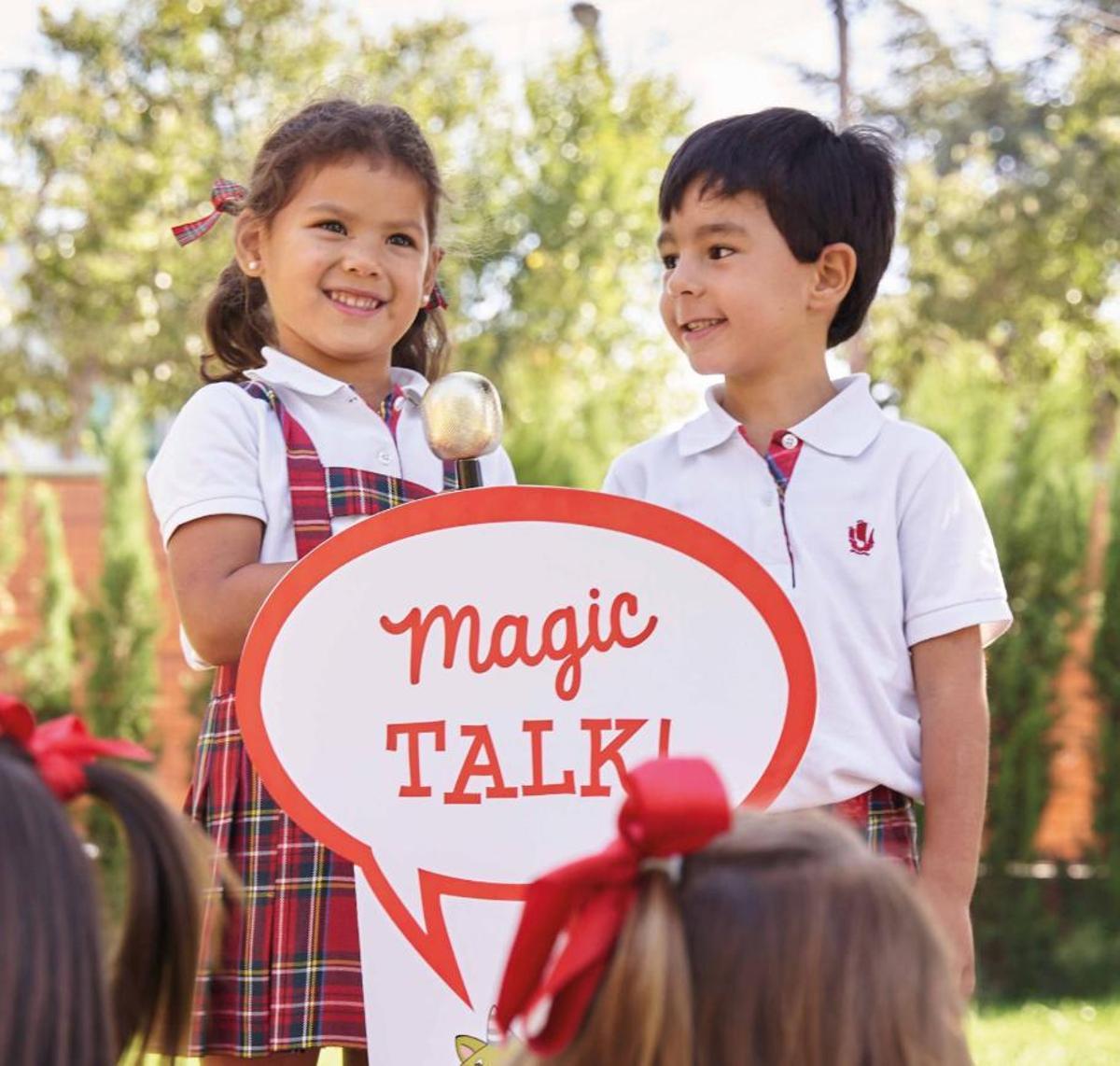Imagen Alumnos trabajando oratoria en inglés