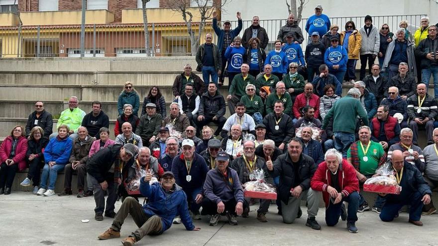 Un total de 32 tripletas se enfrentaron por una cesta de productos típicos de la comarca. | SERVICIO ESPECIAL