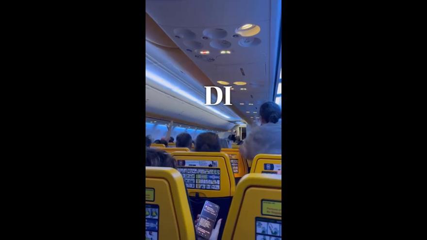 Noche de tensión en un vuelo a Ibiza: "De aquí no nos bajamos hasta que nos llevéis a casa"