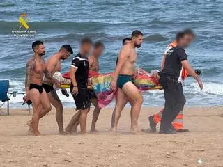 Increíble rescate de un bañista de 71 años inconsciente a la deriva en Alicante