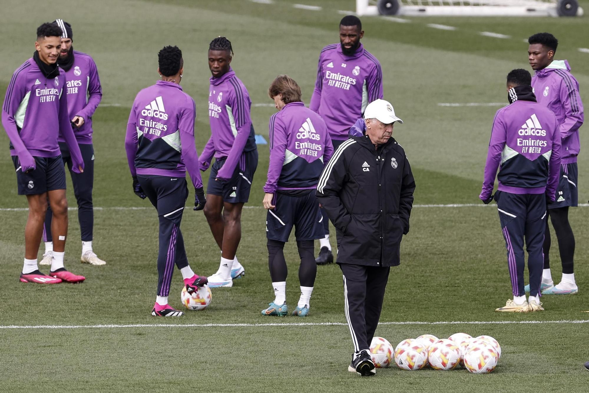 Carlo Ancelotti, entrenador del Real Madrid, durante el entrenamiento previo a la semifinal de Copa.