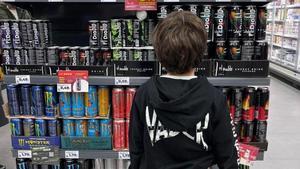 Consum estudia prohibir la venda de begudes energètiques als menors de 16 anys