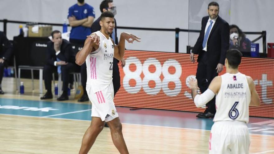 Impresionante: Tavares mete su primer triple en la ACB y sentencia el partido