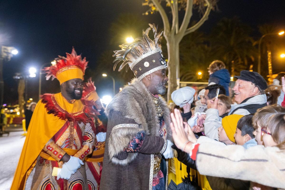 FOTOS | La ilusión echa a andar en Palma con la llegada de los Reyes Magos