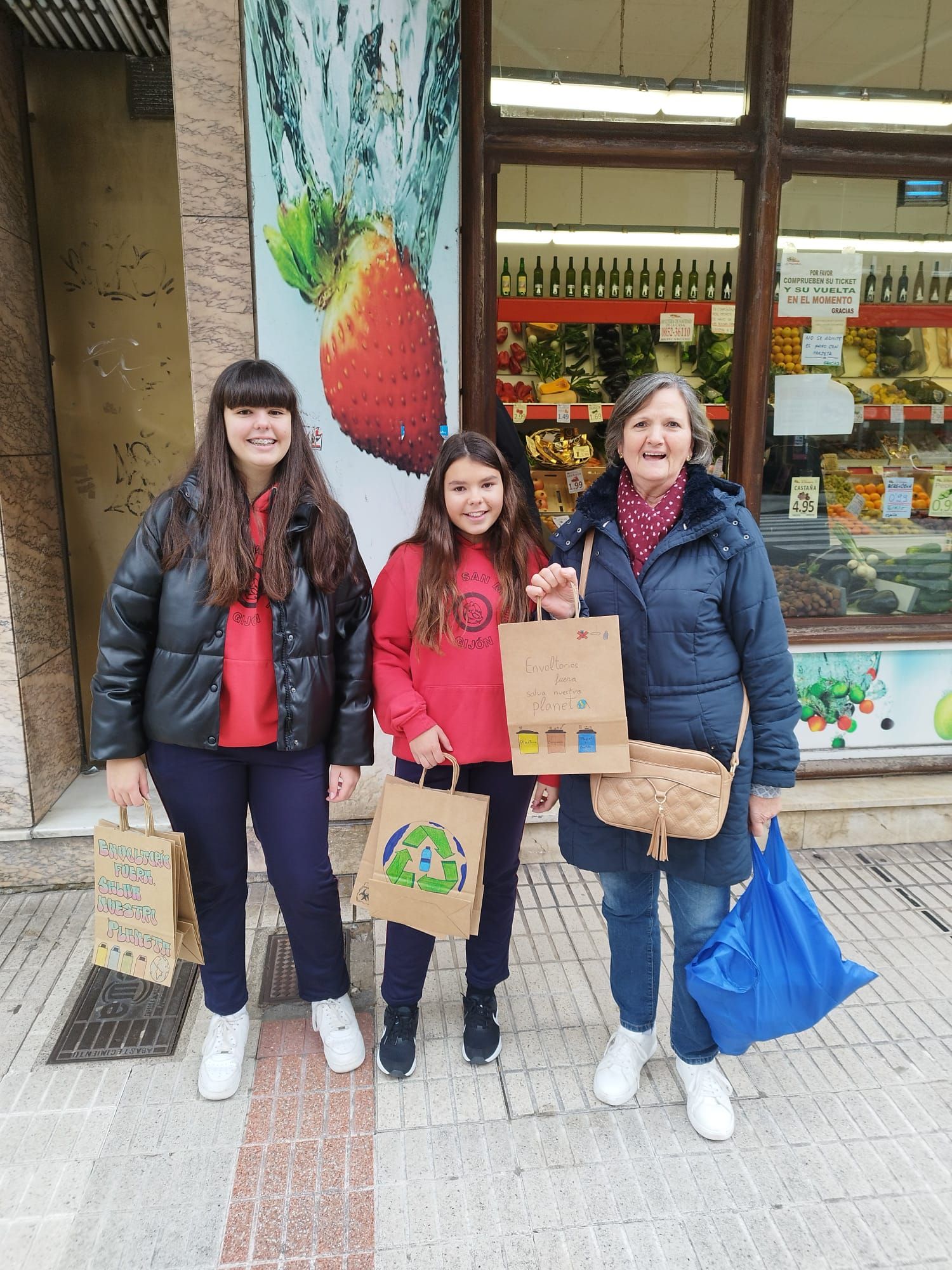 El colegio Juan Pablo II - San Miguel conciencia a su entorno (en imágenes)