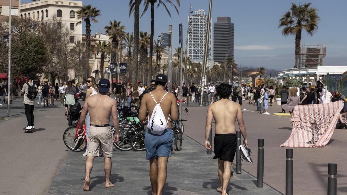 Día de calor y viento en Barcelona