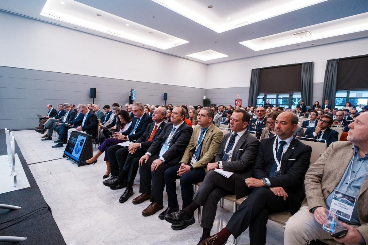 La inauguración del Small Satellites &amp; Services International Forum (SSSIF), evento de referencia en el ámbito de los pequeños satélites, que celebra su séptima edición en Málaga..