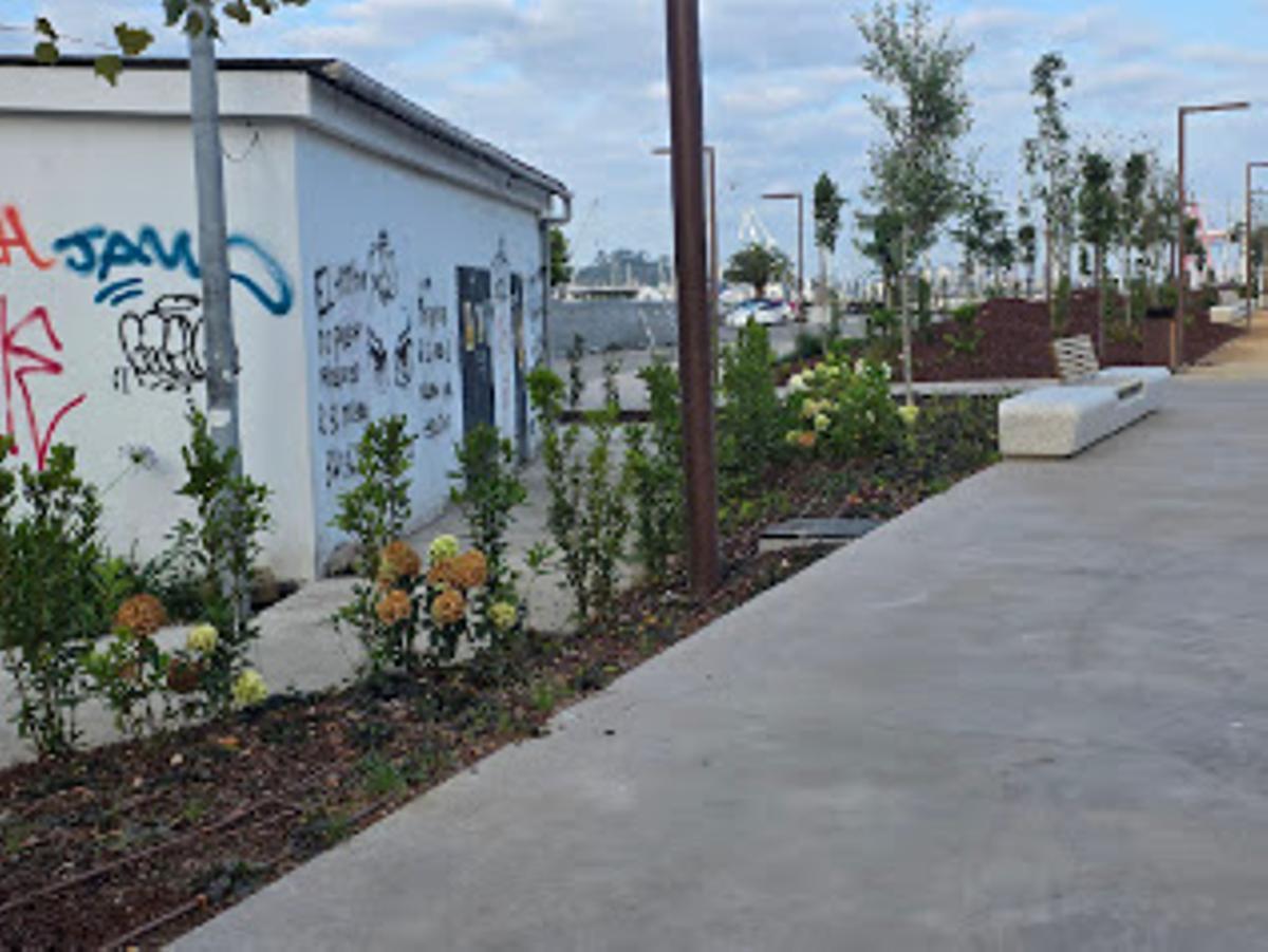 El vandalismo también afecta la zona verde de O Ramal.