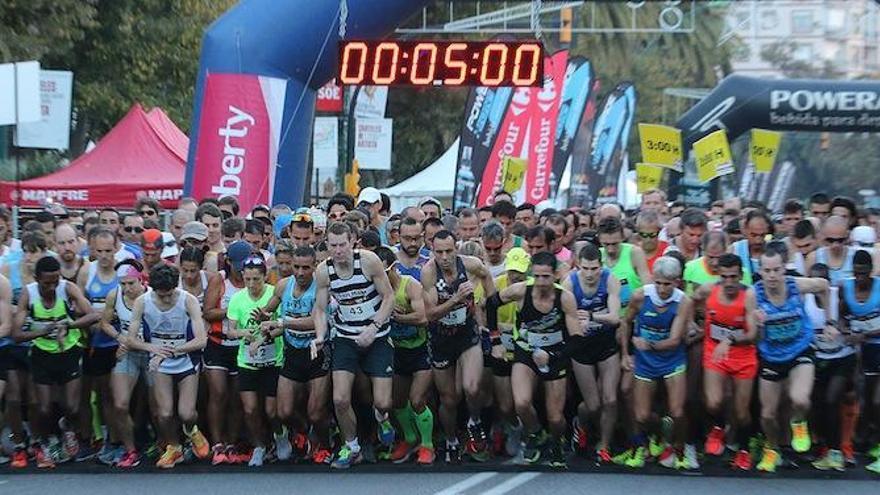 Imagen de la salida del Maratón de Málaga del 2015, en el que se batió el récord de inscritos, con 3.750 corredores.