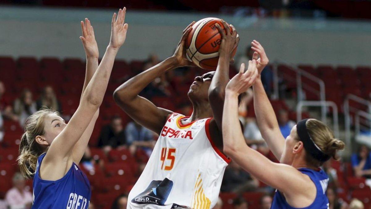 Astou realizó un partidazo ante Gran Bretaña