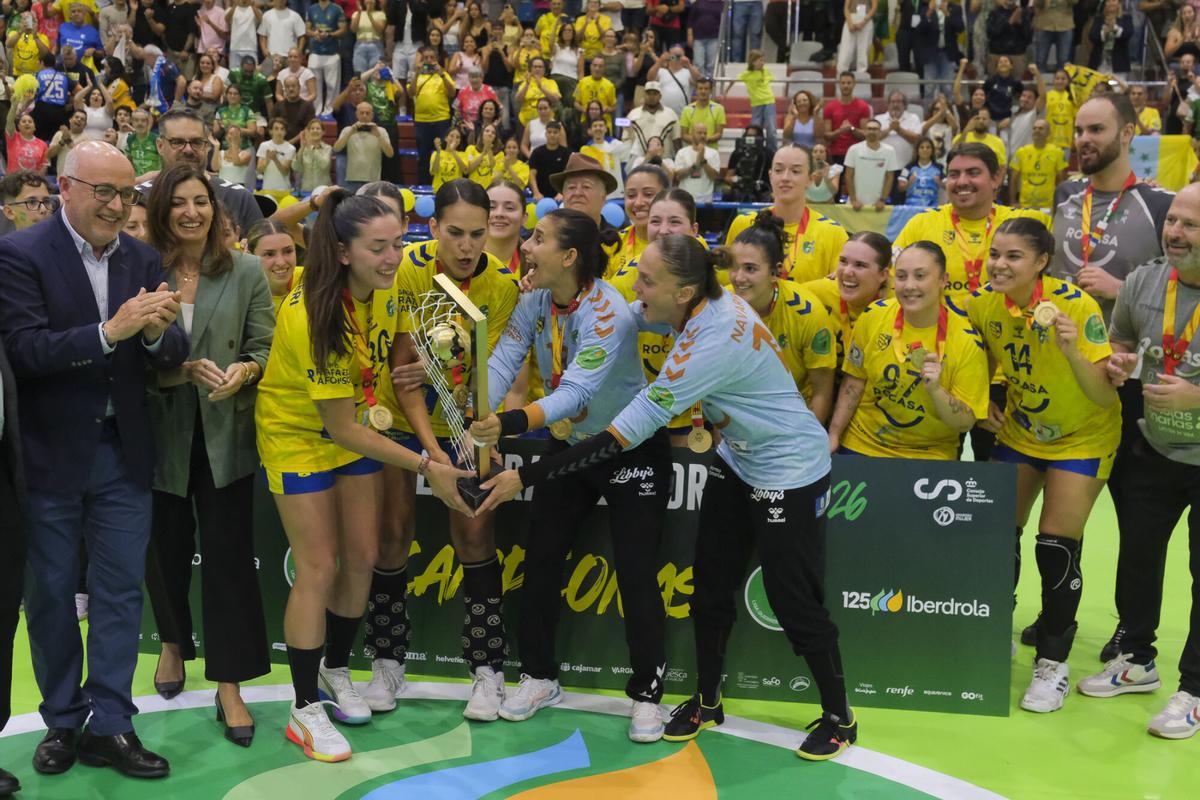El Rocasa Gran Canaria se corona en la Liga Guerreras Iberdrola por segunda vez siete años